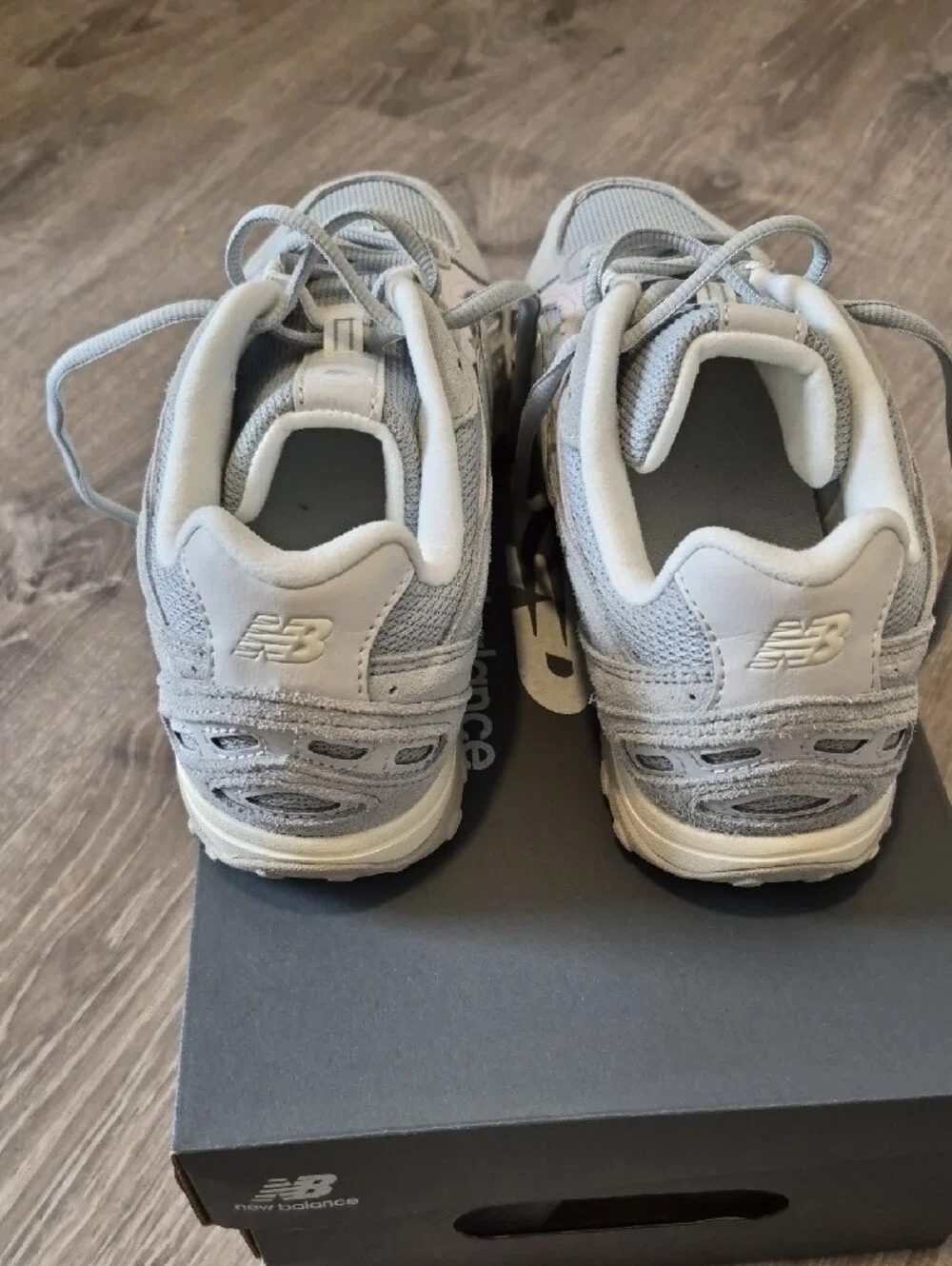 New Balance 204L Sneakers – Unisex